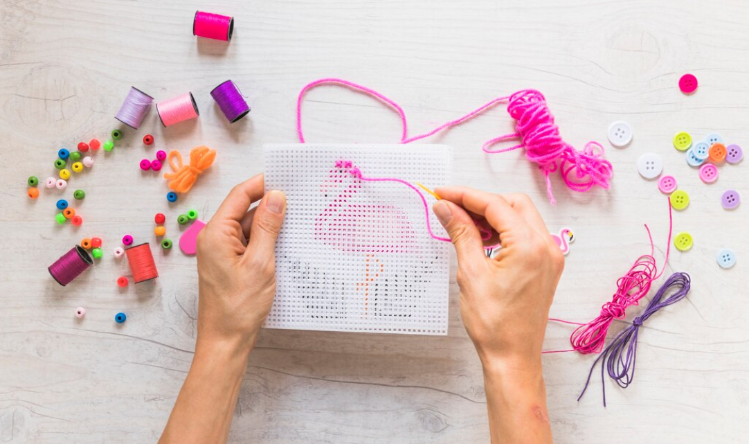 ндт вышивка вязание. рукоделие. вышивка на пяльцах. вышивка нитками. вышивка по филейной сетке вязаной.