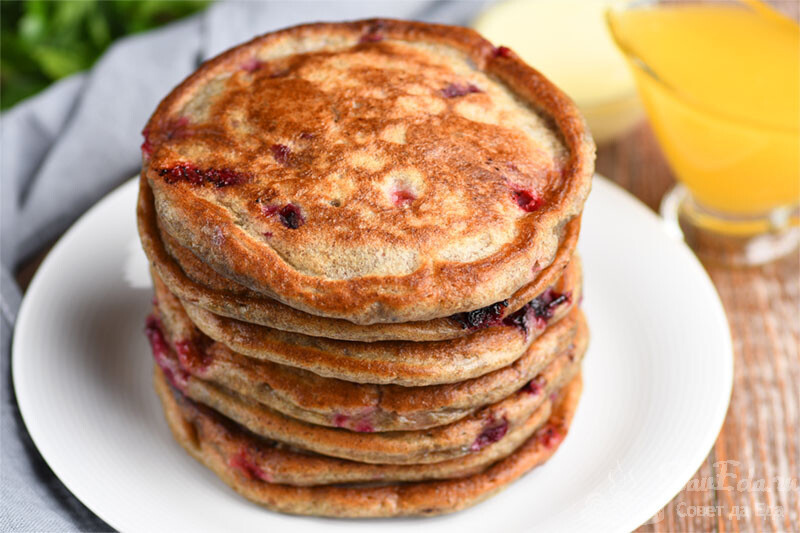 Ржаные оладьи с замороженными ягодами (быстрое и очень вкусное тесто)