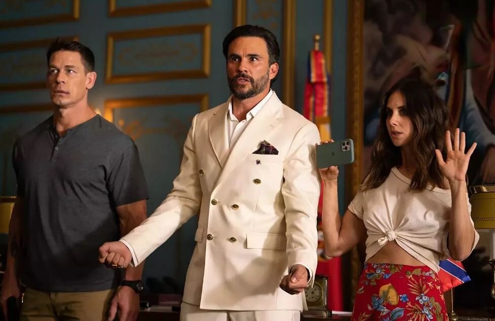 Уилл смит плохие парни 1. Боевик комедия 2021 2023. Белый слон 2022. Операция фортуна фильм 2022. Фортуна гай ричи.