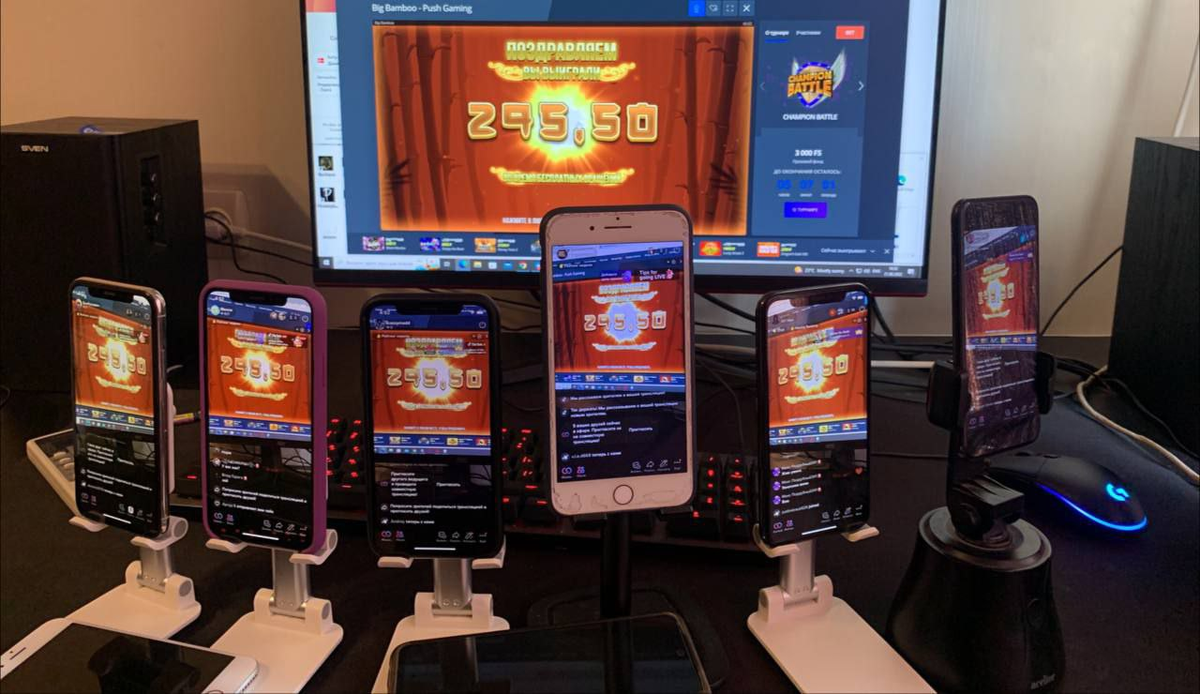 В основном через TikTok льют на дейтинг, то есть на вертикаль знакомств. Арбитражники заливают сотни видео в день с десятков аккаунтов и любыми способами убеждают пользователей перейти по ссылке, чтобы познакомиться поближе с очаровательной красоткой на видео. Есть нюанс — активную ссылку в описании профиля можно разместить, только если на аккаунте есть 1000 подписчиков. Накручивать их — не лучшая идея, поскольку TikTok сразу обнаруживает искусственно накрученных подписчиков и блокирует аккаунт. Или же выдает ему теневой бан — видео загружать вы можете, но они не выводятся в общую рекомендательную ленту и не набирают больше 500 просмотров.

Обычно видео, с помощью которых вебы мотивируют пользователей перейти по ссылке, выглядят так:





Обратите внимание, что редко арбитражники постят девушек модельной внешности — у русскоговорящей аудитории уже выработался «барьер» на знойных красоток — мужчины не верят, что это реальное предложение. А вот фотографии и видео обычных девушек вызывают доверие.

Впрочем, это если говорить о СНГ аудитории. Если же лить трафик на любые зарубежные ГЕО, то в ход идут девушки всех категорий.

Также активно в TikTok льется трафик на казино и ставки. Например, в разделе с трансляциями стримерами круглосуточно крутят слоты и предлагают зрителям перейти в их Телеграм, чтобы воспользоваться приветственным бонусом и тоже начать играть. Правда, такие стримы запрещены на площадке, поэтому аккаунты очень быстро блокируются. Чтобы этого избежать, УБТшники закрывают половину экрана анимацией, чтобы роботы не распознали слоты, или же снимают с телефона экран компьютера.

Некоторые умудряются одновременно стримить с десятков аккаунтов, используя огромное количество смартфонов, установленных на штативы:



Также арбитражники просто загружают видео, на которых стримеры срывают джекпоты или просто весело крутят слоты — это тоже приносит свои плоды.