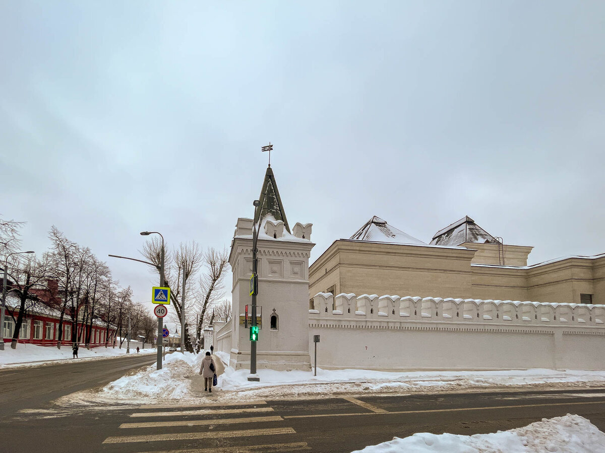Синодальная башня Даниловского монастыря. 
