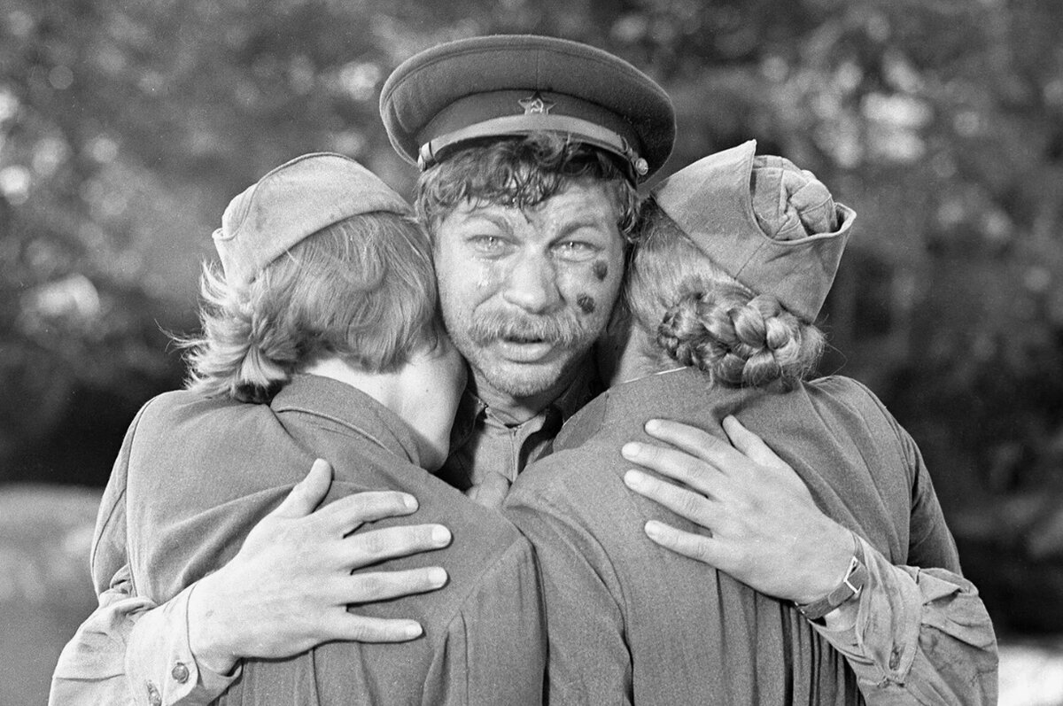 А зори здесь тихие 1972 актеры. Анна хилькевич а зори здесь тихие. Фильм азори здесь тихие 1972. Кадры из фильма а зори здесь тихие 2015. А зори здесь тихие девочки.