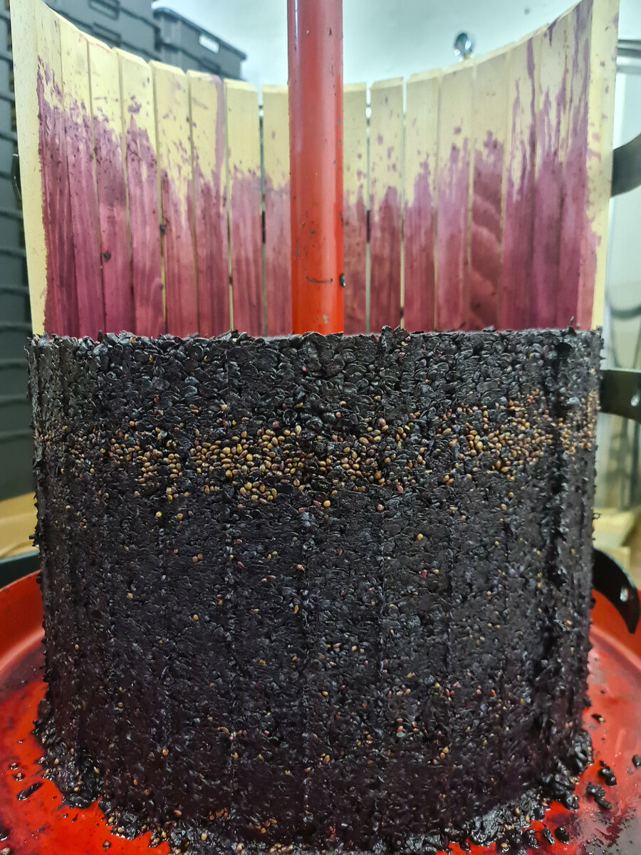 Пресс в работе.