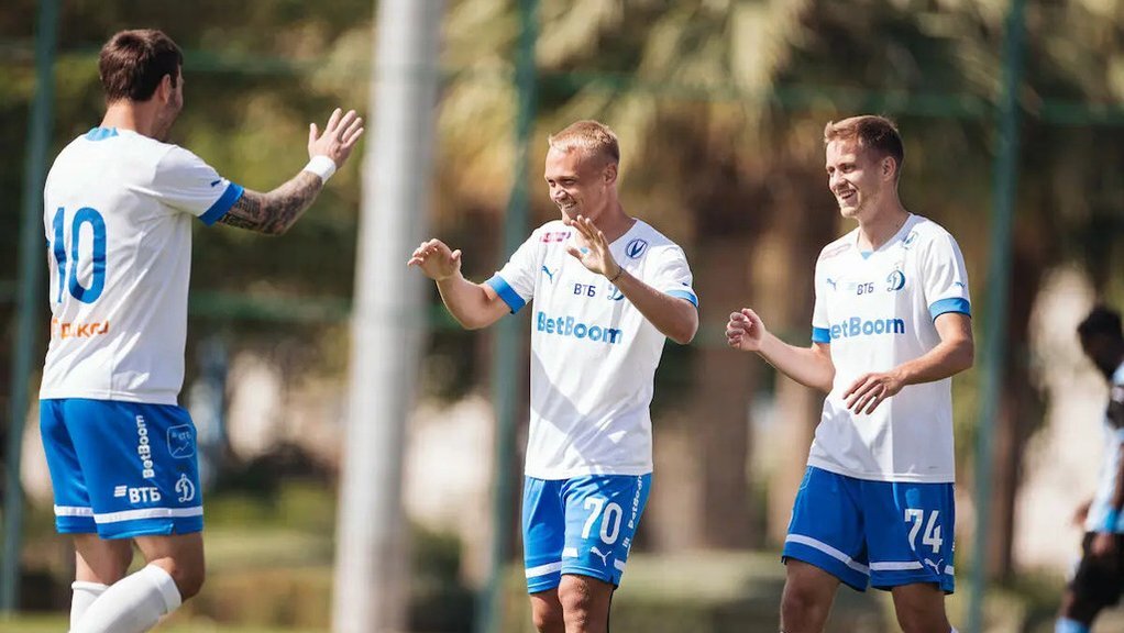 ход футбольного матча. матео кассьерра. эвертон ливерпуль 01. футбол россии спартак. футбольный матч.