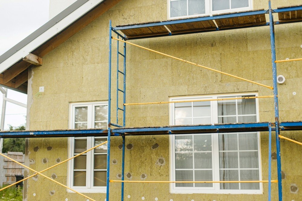 Утеплитель для стен снаружи под штукатурку. Утеплитель для стен снаружи. Утеплитель для стен снаружи. Чем лучше утеплить блоки снаружи. Отделка газосиликатных блоков снаружи.