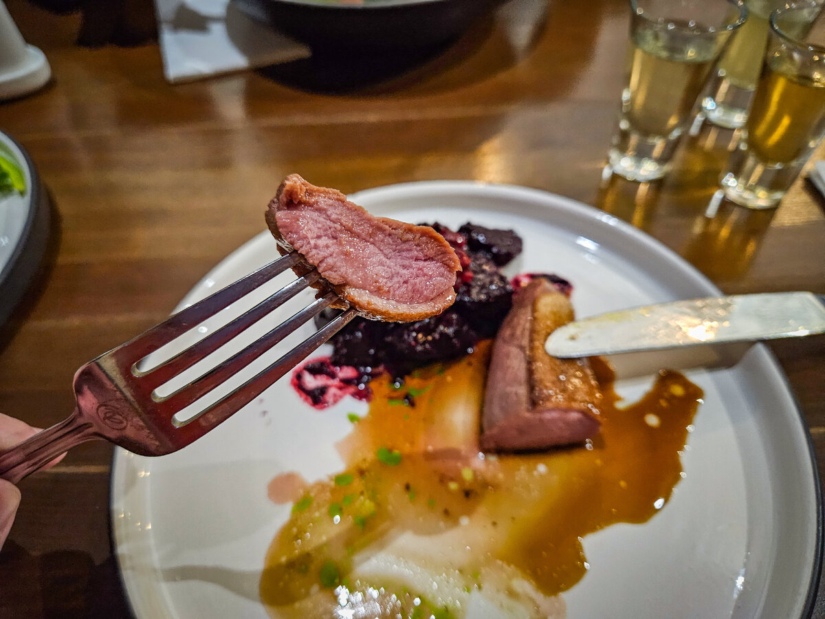 ритц карлтон гонконг. интерьер ресторана. ресторан рустерман нью йорк. бар. White rabit ресторан москва.