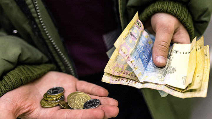 КИЕВСКИЕ ВЛАСТИ МОГУТ ВКЛЮЧИТЬ ПЕЧАТНЫЙ СТАНОК, ЧТО ПРИВЕДЁТ К РЕЗКОМУ РОСТУ ИНФЛЯЦИИ И ДАЛЬНЕЙШЕМУ ОБНИЩАНИЮ НАСЕЛЕНИЯ. ФОТО: FRANK HAMMERSCHMIDT/DPA/GLOBAL LOOK PRESS