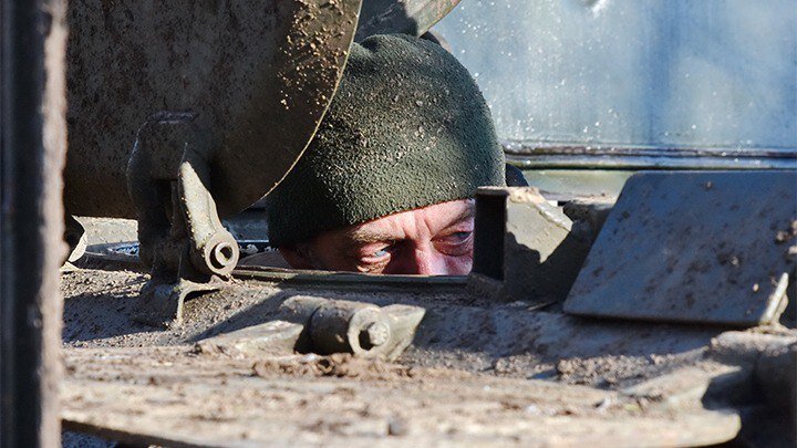 БОЛЬШАЯ ЧАСТЬ САМЫХ ОПЫТНЫХ БРИГАД ВСУ УЖЕ УНИЧТОЖЕНА В КРОВОПРОЛИТНЫХ БОЯХ. А НЕДАВНО МОБИЛИЗОВАННЫЕ НЕ УМЕЮТ И НЕ ХОТЯТ ВОЕВАТЬ, МНОГИЕ БОЯТСЯ ДАЖЕ ЗВУКА ВЫСТРЕЛА. ФОТО:  ANDRIY ANDRIYENKO/GLOBALLOOKPRES