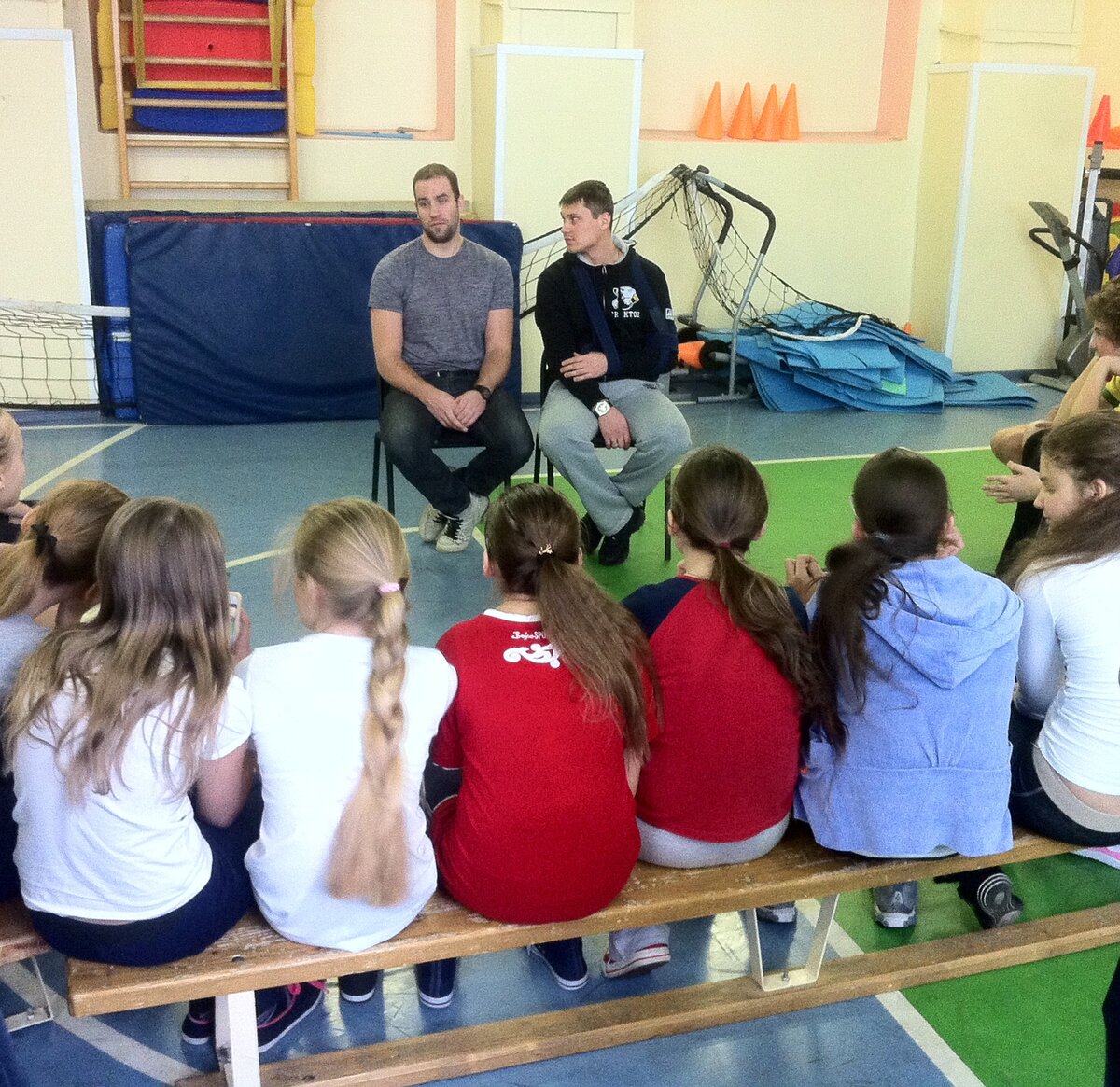 Высокие ноты в пении. Хочу петь выше. Смешные фразы про ветер. Хочу петь выше. Песня надежда ширяева.