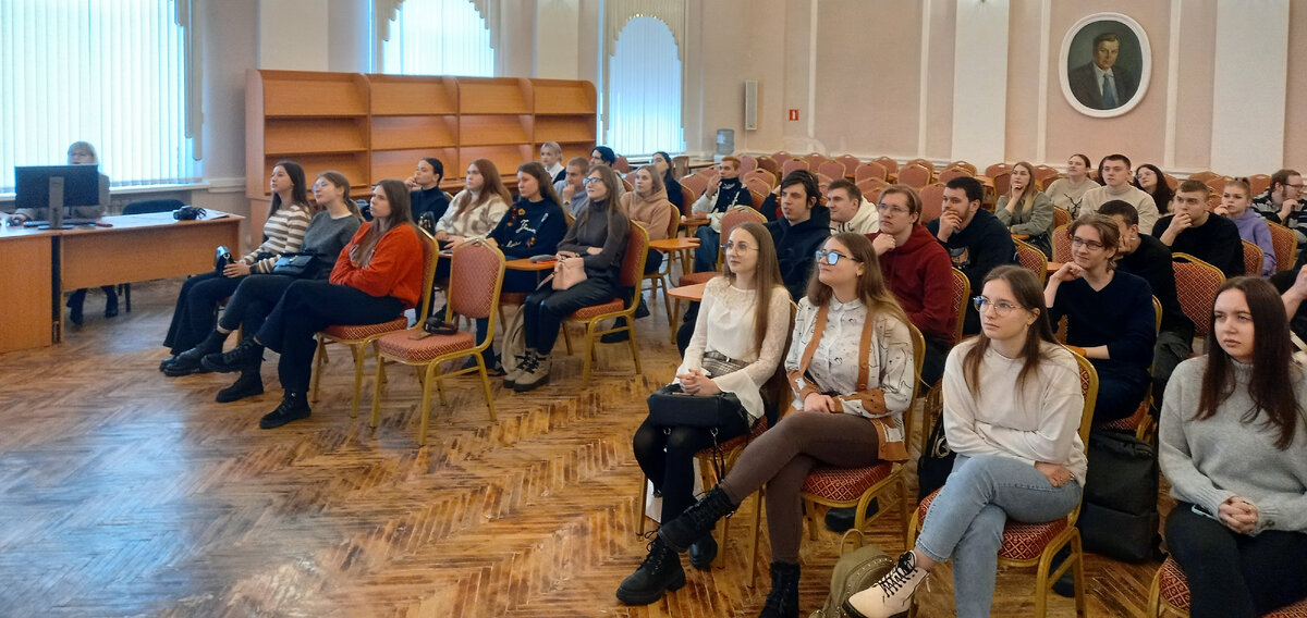 смоленская библиотека имени твардовского. библиотека твардовского смоленск здание.