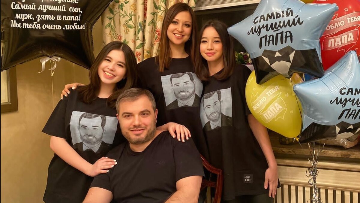 Яна Батыршина с дочками и мужем. День рождения Тимура Вайнштейна