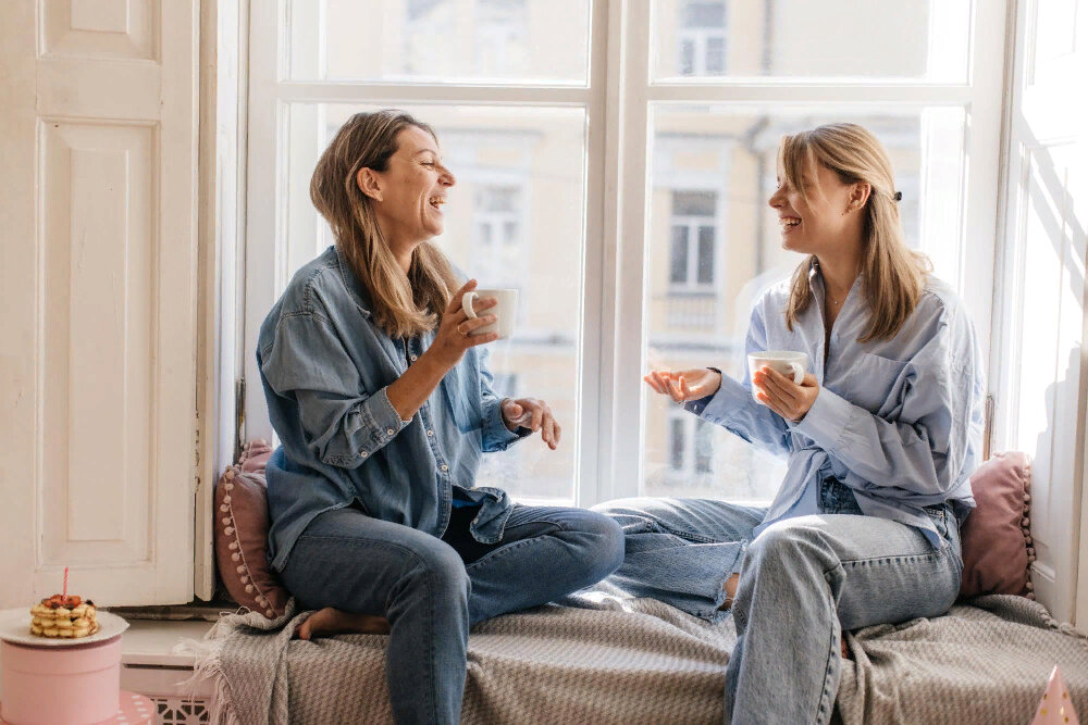 Парень и девушка любовь. Разные люди могут быть вместе. Встреча бывших влюбленных. Уходящая любовь. Сердце из двух человек.