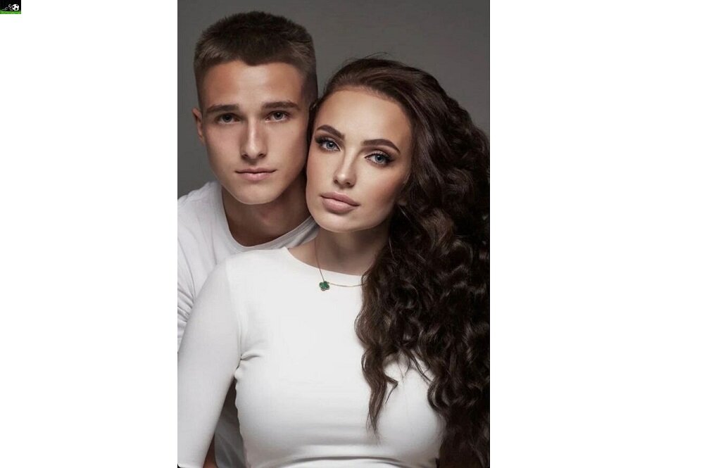 блондинка и брюнет. клубы пара. красивая девушка и клубная. парень с девушкой в клубе. блондинка и брюнет любовь.