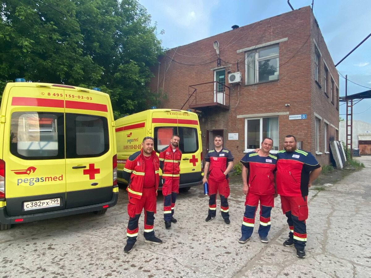 Сотрудники коммерческой скорой Пегасмед