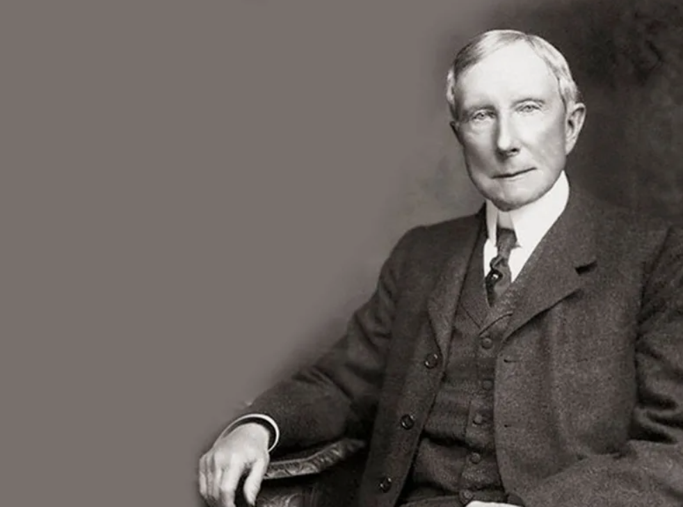 богатый студент. богатые люди без высшего образования. бернар арно, глава lvmh. билл гейтс фото. миллиардеры без образования.