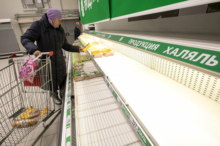    К четвергу федеральным ретейлерам не удалось устранить дефицит продуктов в торговых точках Фото: «БИЗНЕС Online»