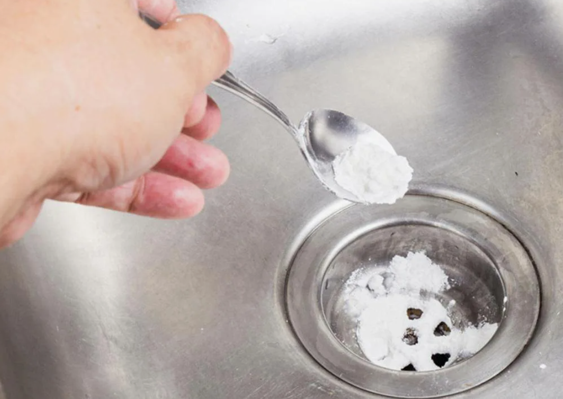 Существование не важно. Существование не важно. Многие люди не сдвигаются с места. Грустные демотиваторы о жизни. Существование не важно.