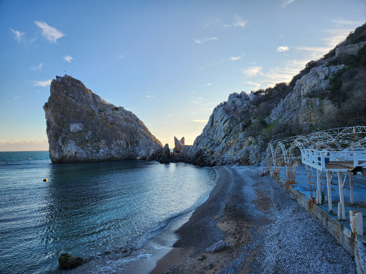 Пляж у скалы Дива