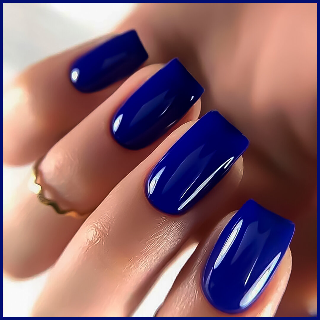 Ногти синего цвета новинки. Синий маникюр. Маникюр с синими цветами. Маникюр с синим лаком. Маникюр синего цвета.