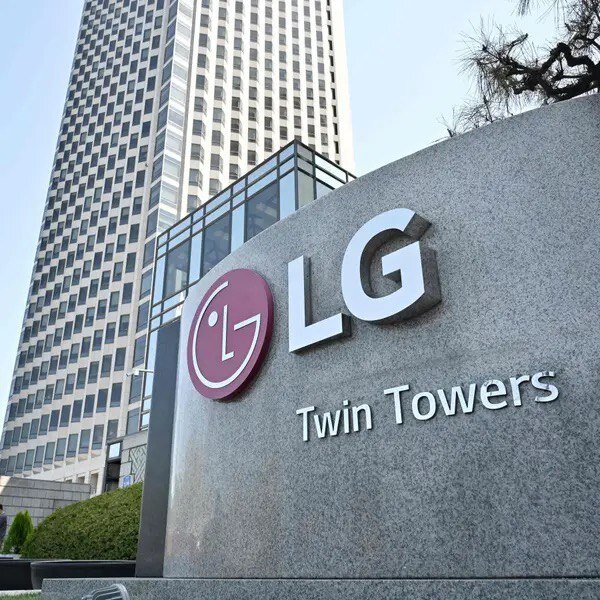 В холдинге LG работают 220 000 сотрудников.