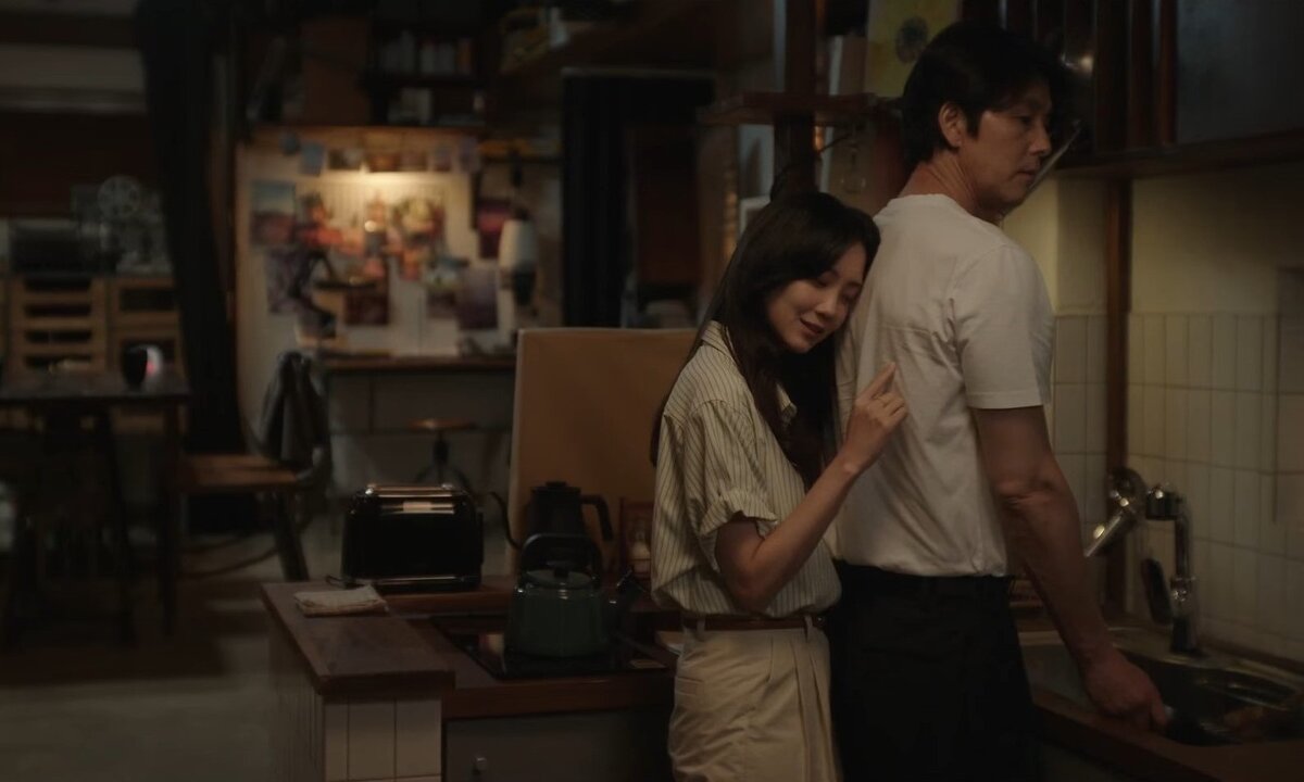 Кадр из дорамы "Скажи, что любишь меня"; реж. Ким Юн Джин, Disney+, ENA, 2023. 