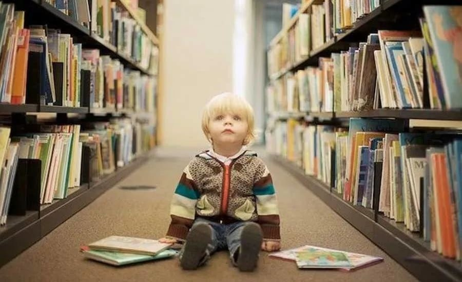 Развитие детской библиотеки. Дети в библиотеке. Читатели в библиотеке. Библиотека для малышей. Чтение для детей.