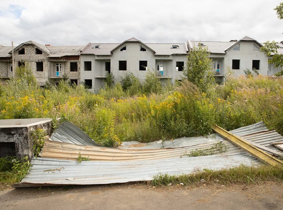 Жадность губит не только застройщиков, но и доверчивых дольщиков: 5 элитных  заброшенных коттеджных посёлка в Подмосковье | Анастасия BORSCH-TV | Дзен