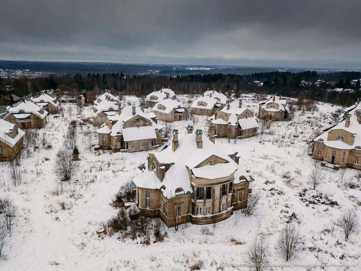 Кп капитолий первомайское. Льялово морозовка поселок. Зуброво коттеджный поселок. Середниково парк коттеджный поселок. Кп куртниково истринский район.