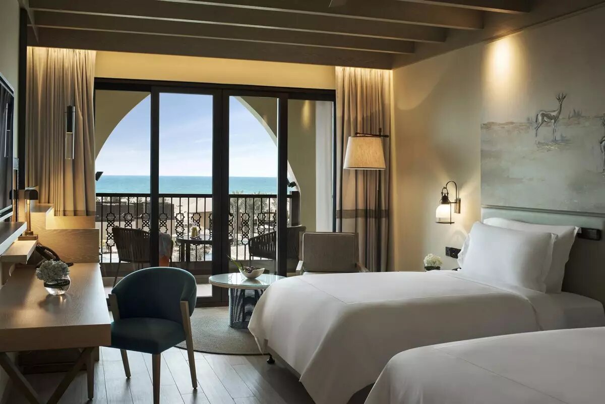 Rotana абу даби saadiyat. Саадият ротана Резорт. Саадият ротана Абу Даби отель. Saadiyat Rotana Resort & Villas 5*. Абу-Даби / Abu-Dhabi Saadiyat Rotana Resort & Villas 5*.