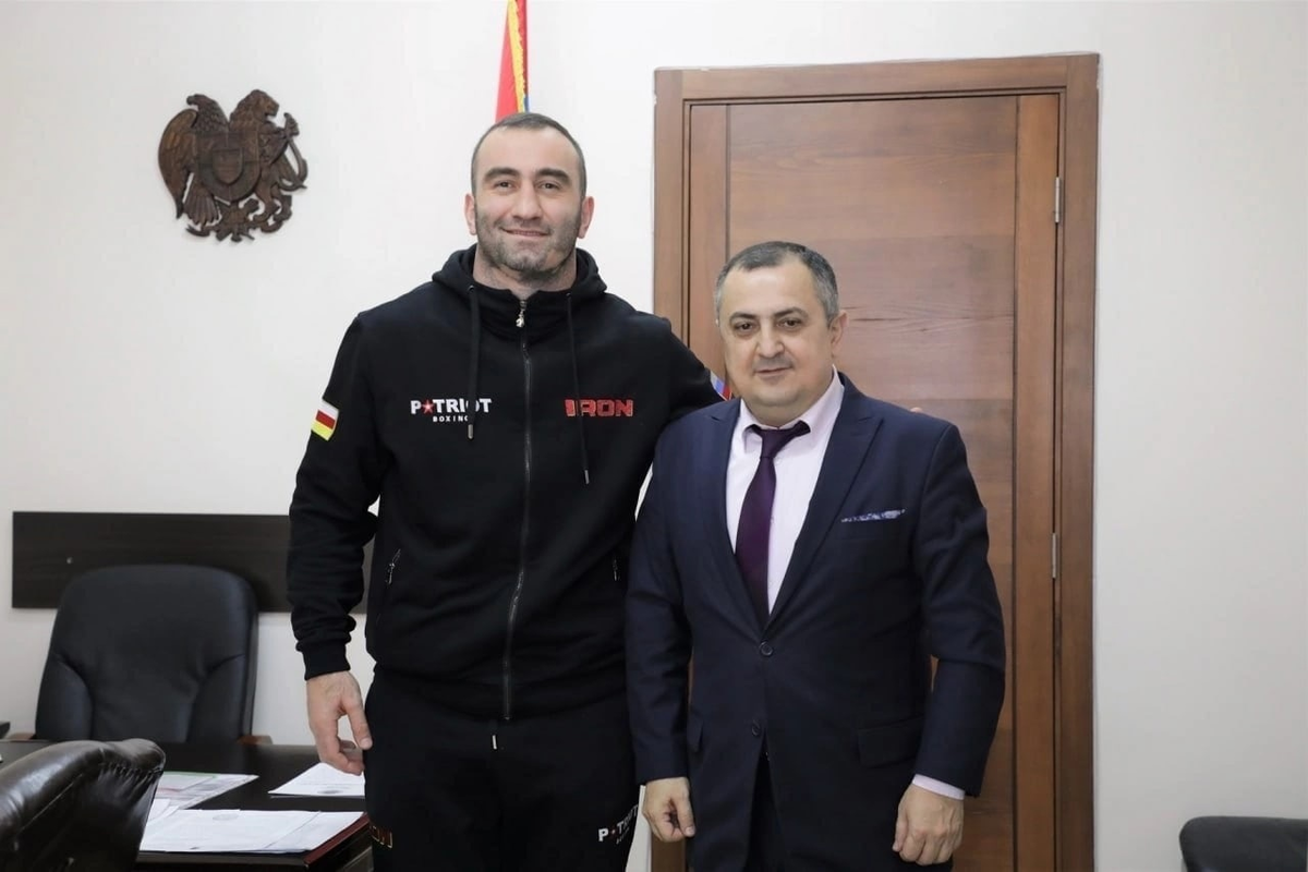 паспорт гражнанина арменн. гражданство армении. регистрация в армении для граждан россии. паспорт республики армения. дипломатический паспорт армении.