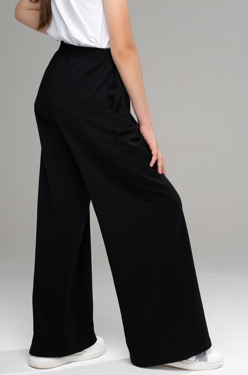 модные брюки 2022-2023. мода 2022-2023 брюки. какие штаны модные в 2024. брюки палаццо тренд 2022. модные брюки женские.