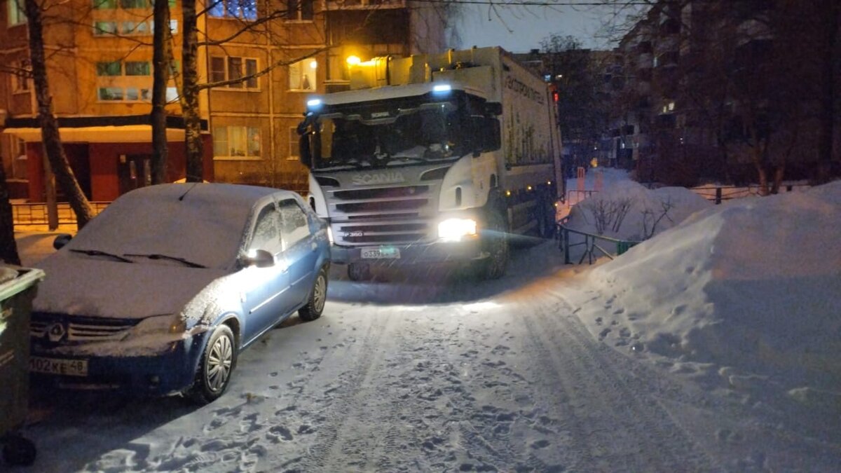 Проблемы с вывозом мусора в Липецке возникли из-за поломок техники, снега и  машин | Вести Липецк | Дзен