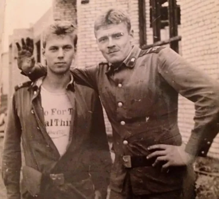 Авторитарный стиль руководителя. Путин загадочный. Руководитель и подчиненные. Путин загадочный. Бизнес леди.