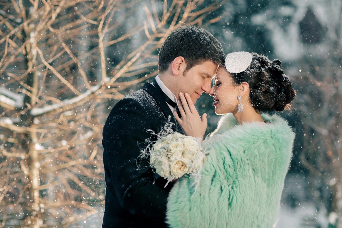 Зимний образ невесты. Свадьба зимой одежда. Свадьба зимой. Свадьба зимой. Образ невесты зимой.