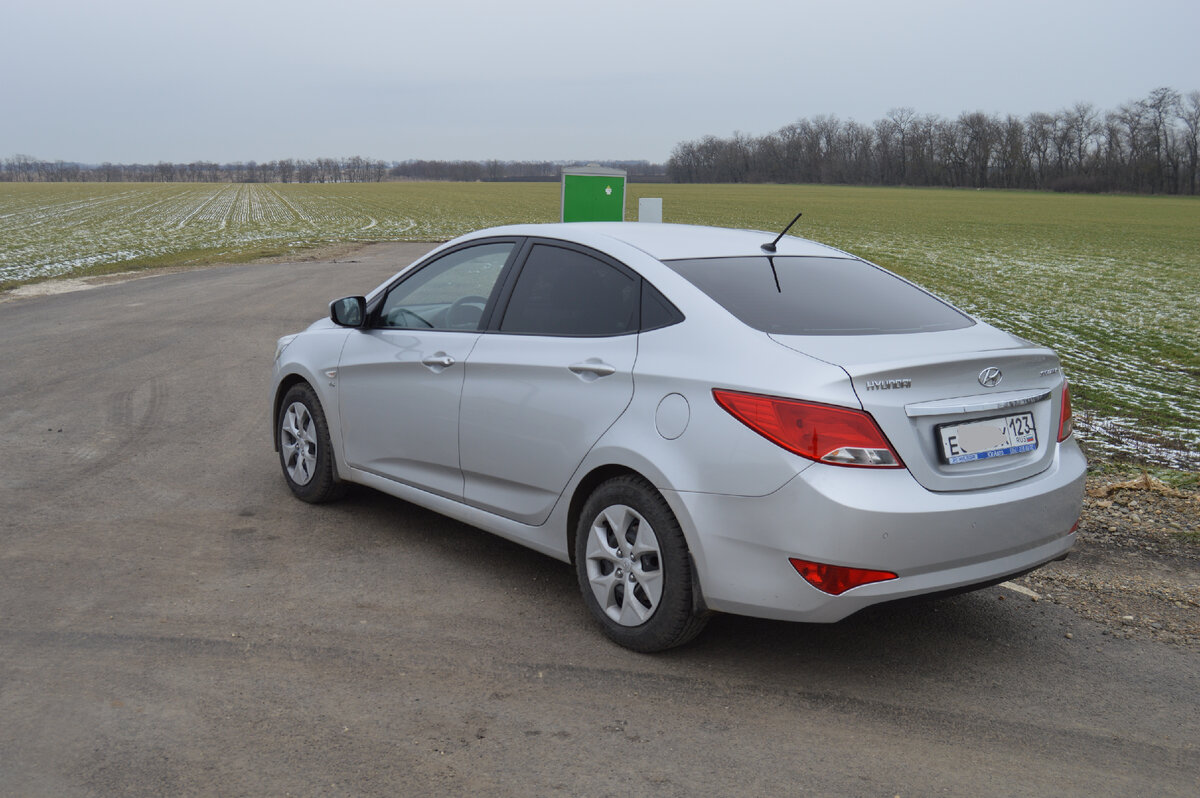 Фото автора. 25.01.2024. Водитель вышел сделать снимки для читателей блога "Советский водитель транспорта". Там где заканчивается асфальт.