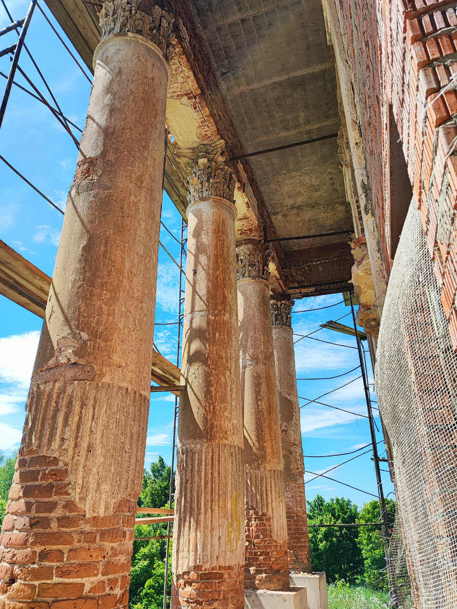 Монументальные колонны