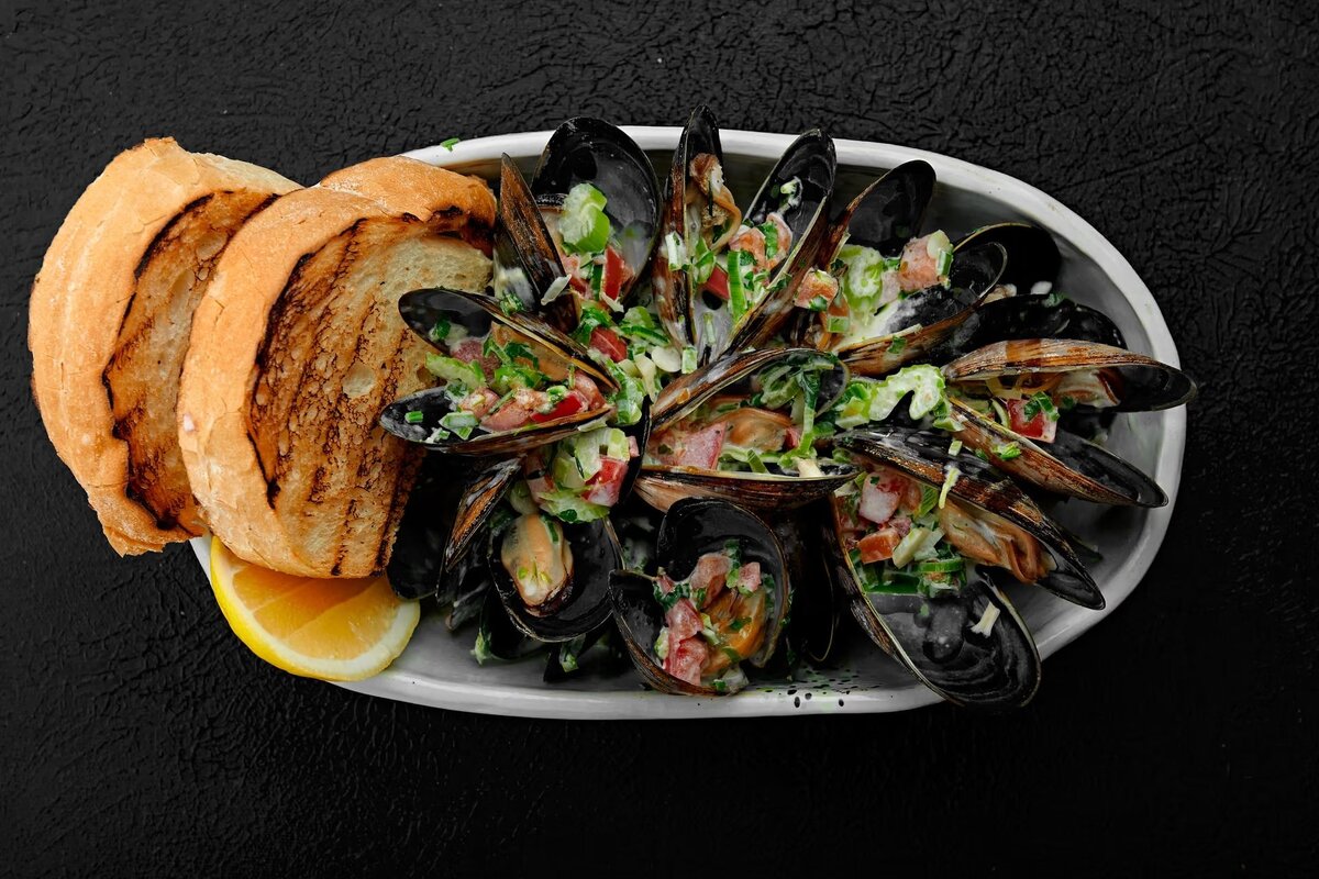 Набережная ялты кафе ван гог. Ван гог ялта мезе. Ван гог массандровский пляж. Ван гог ялта меню. Кафе ван гог казань.