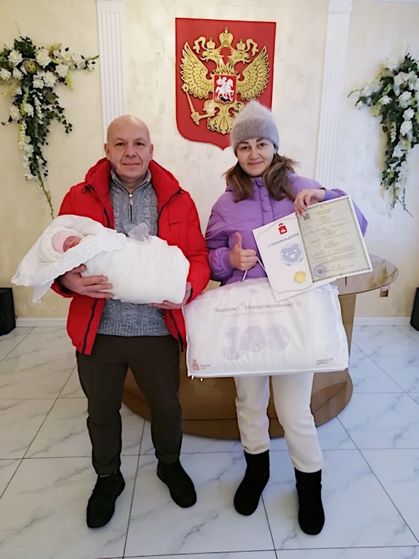 воспитываю дочь 10 лет. воспитываю дочь 10 лет. ребенок шепчет на ухо. общение ребенка и взрослого. комплекс электры.