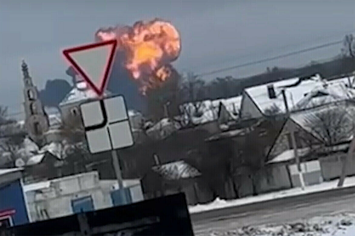 ​Накануне ВСУ сбили самолет Ил-76, в котором Россия везла украинских пленных для обмена. Фото: стоп-кадр видео