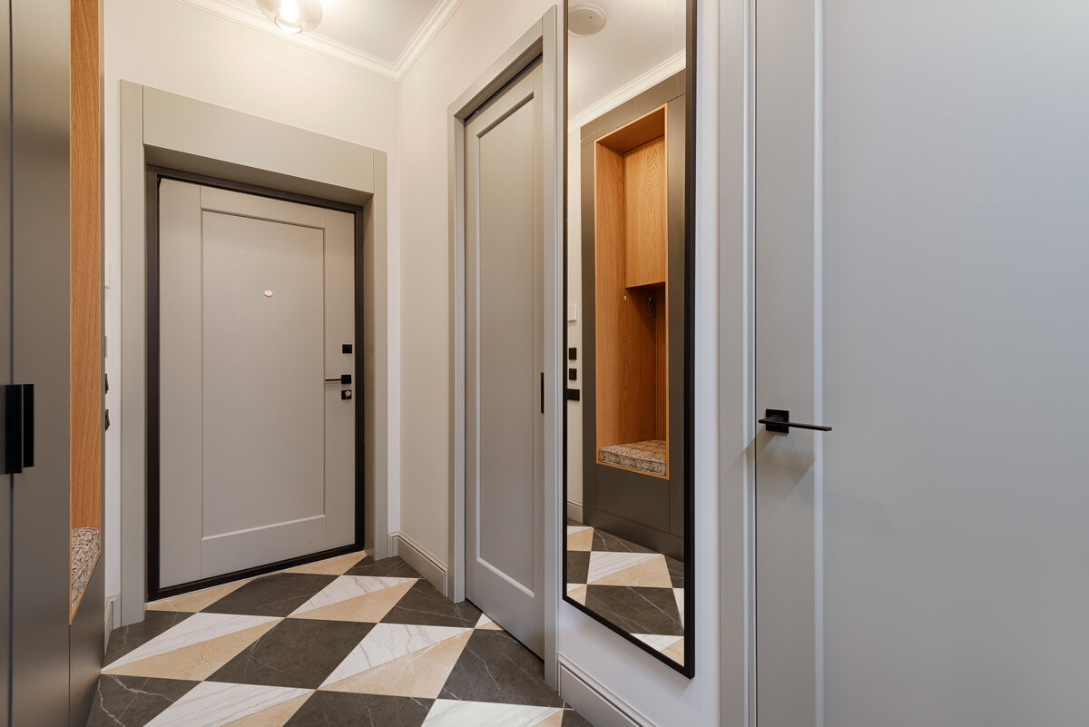 Откосы входной двери на наших объектах