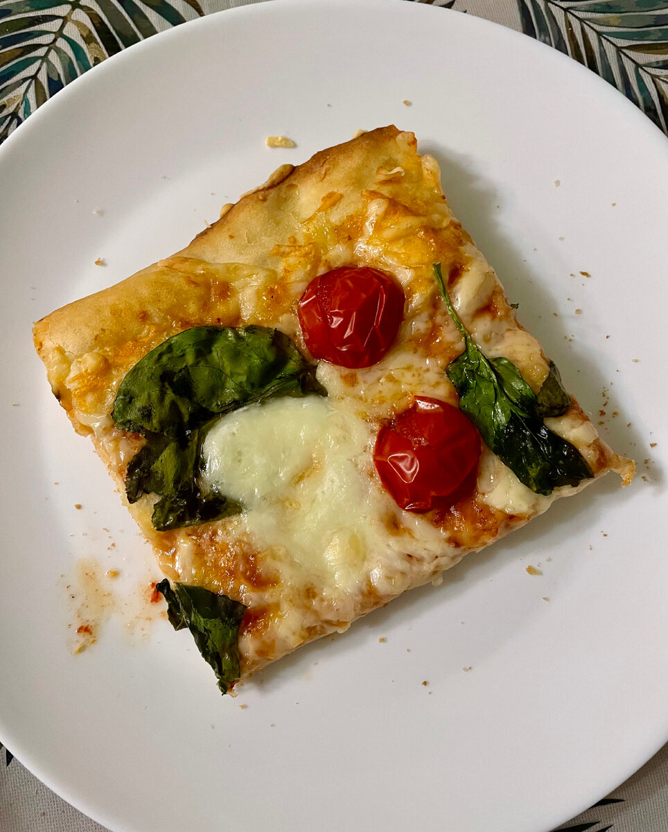 Виды пиццы рецепты в домашних условиях. Выпеченное тесто для пиццы. Домашняя пицца при какой температуре. Список основных ингредиентов теста для пиццы. Ск-ко готовится пицца?.