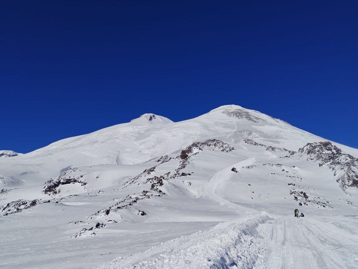 сонник высокие горы. горная вершина джомолунгма (эверест). самая высокая гора мира джомолунгма. а по ночам мне снятся горы они зовут. горный массив канченджанга.