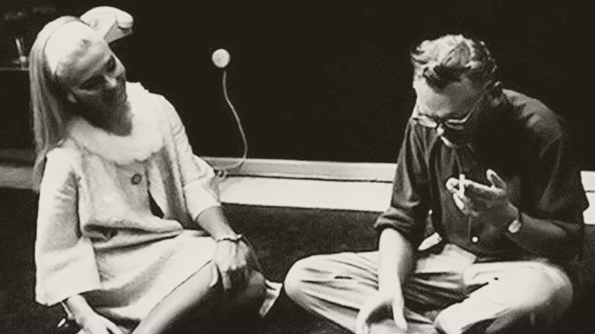 Светлана Светличная и Леонид Гайдай на съёмках фильма «Бриллиантовая рука» (1968)