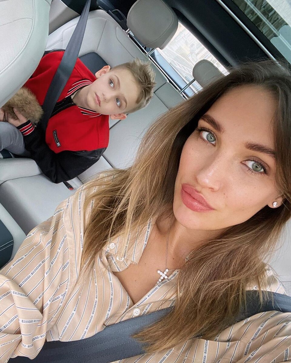    Дарья Янина с сыном Андреем.Соцсети