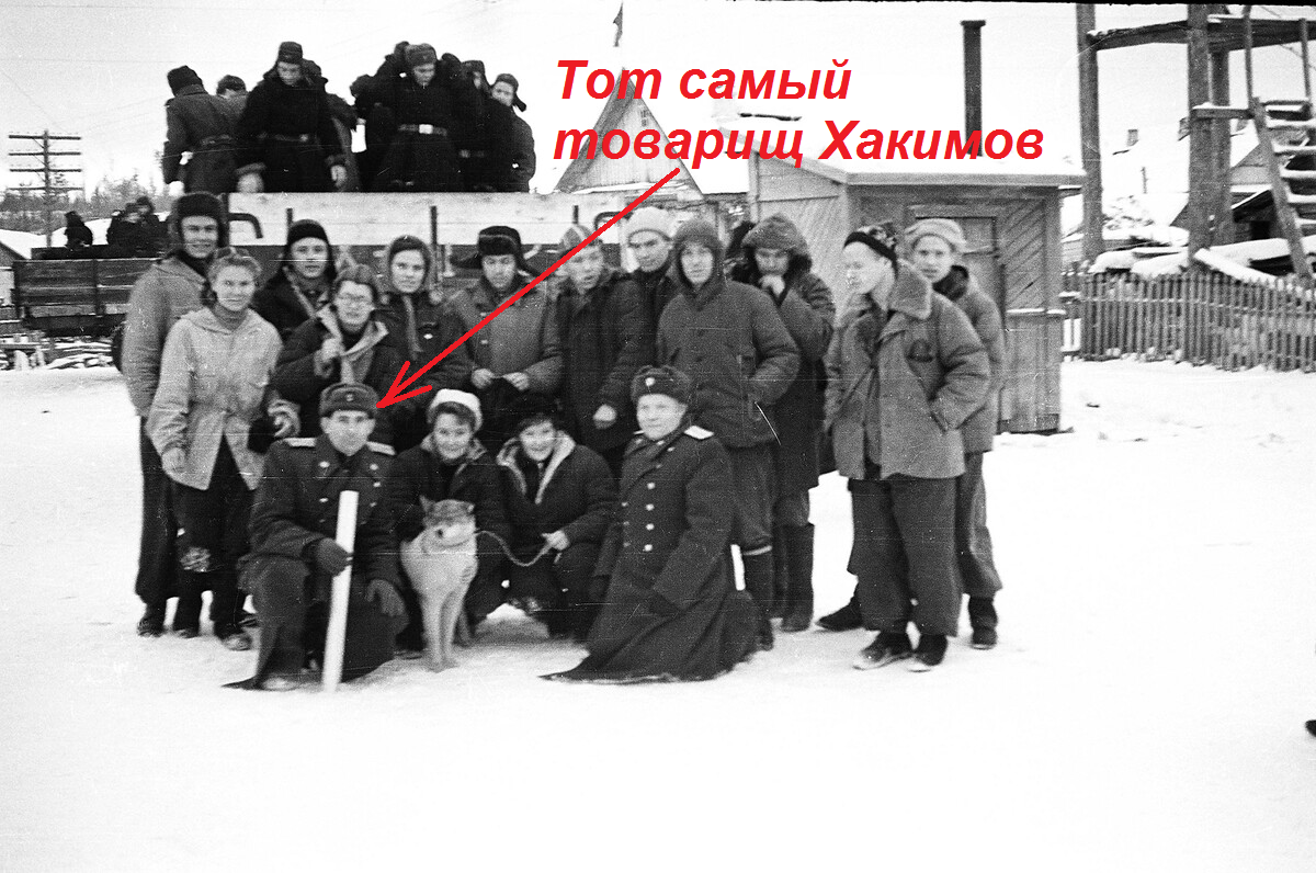 Фото 1. Дятловцы и блиновцы в Вижае 25 января. Этот кадр, скорее всего, сделал Юра Кривонищенко. В первом ряду сидит тот самый товарищ Хакимов.