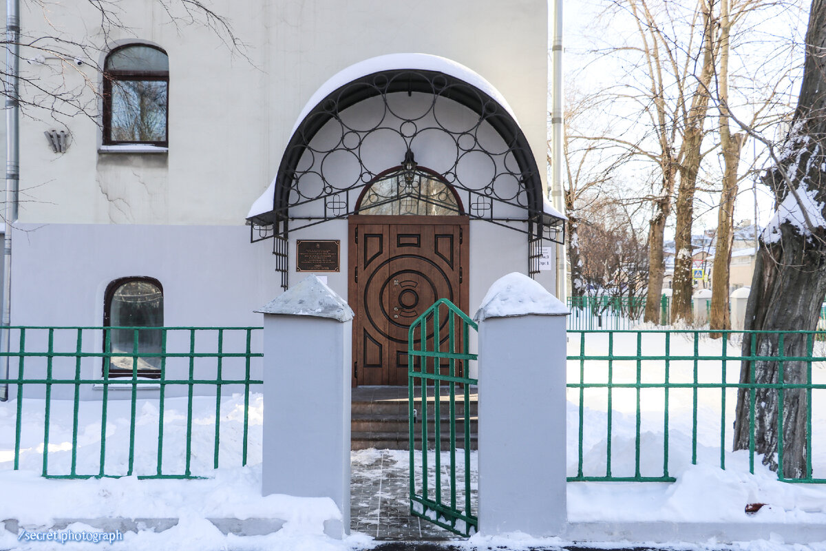 Дом Городских начальных училищ, или Северный модерн на Плющихе и Георгий  Победоносец на фасаде | Тайный фотограф Москвы | Дзен