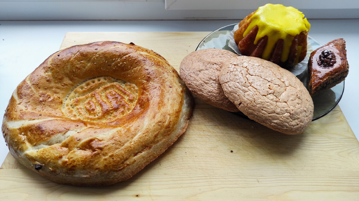 Угадаете, что из этого - миндальное пирожное? Фото: Кирилл Полиенко/Polienko: путешествуем вдвоём