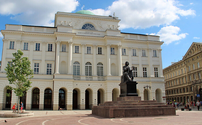 Польская академия наук, памятник Николаю Копернику / Фото: piqsels