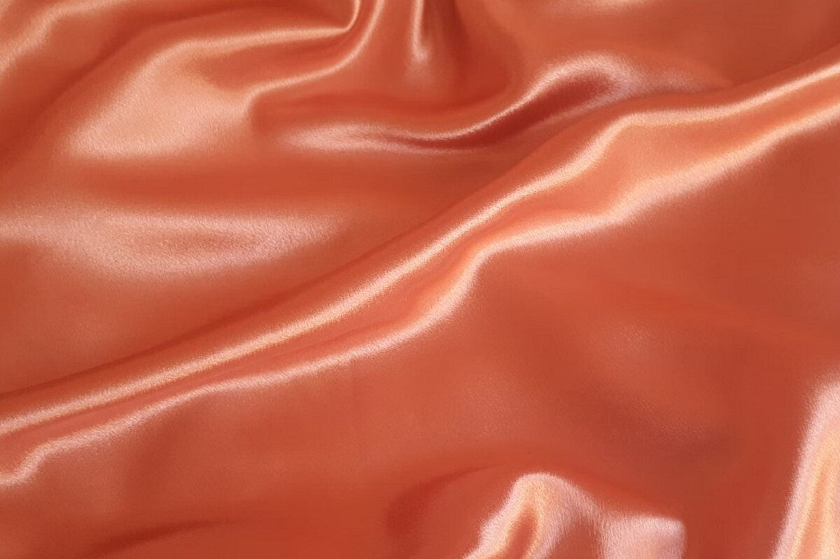    Один из плюсов полиэстера — дешевая ценаФото: unsplash.com/@cindyy_c