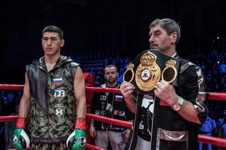 дмитрий бивол фото. дмитрий бивол бой. покажи бой бивола. бивол чемпион. хильберто рамирес бивол.